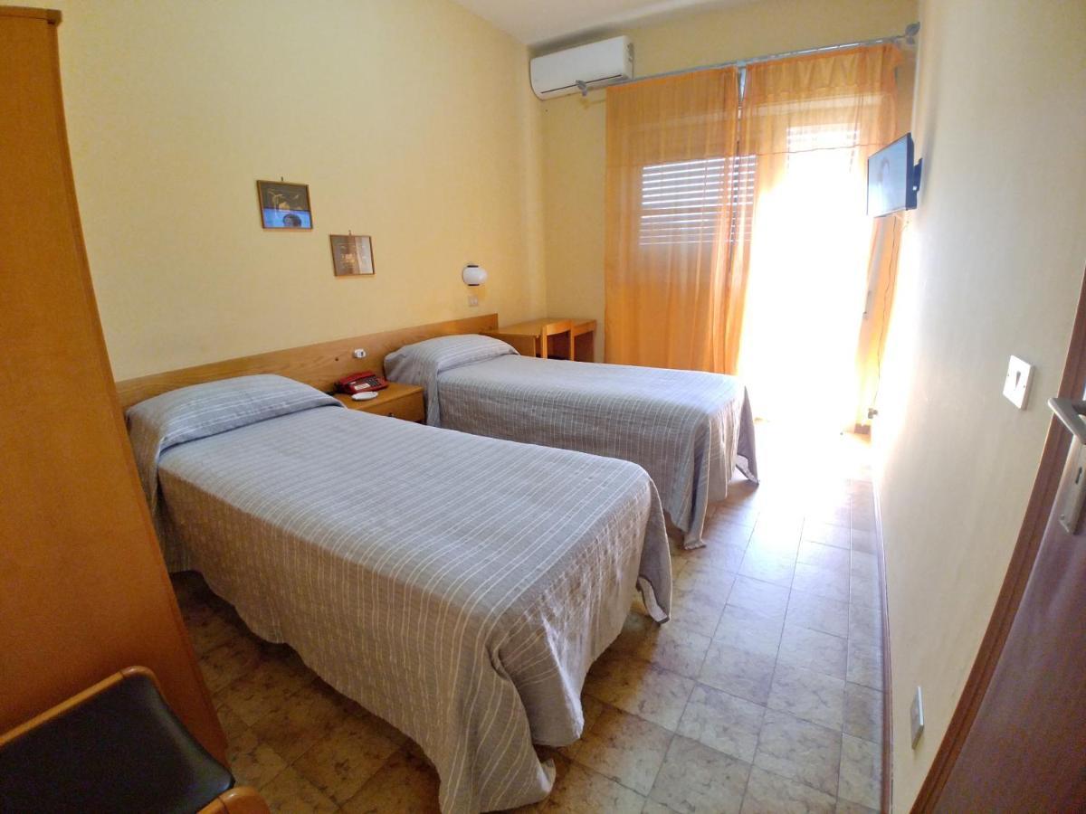 Hotel Il Dollaro Villa San Giovanni Bagian luar foto